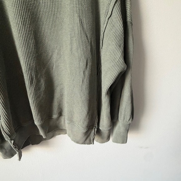 American Eagle Seriously Lived In Waffle Knit An Oversized Crewneck Size Medium - Picture 7 of 10